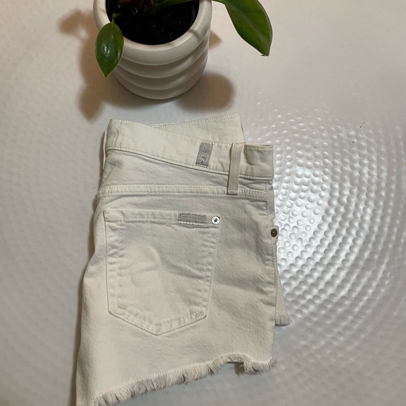 Seven7 white denim shorts - Picture 4 of 6